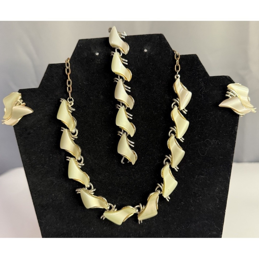 Vintage ART Gold Tone Necklace Bracelet Clip On Earrings Set